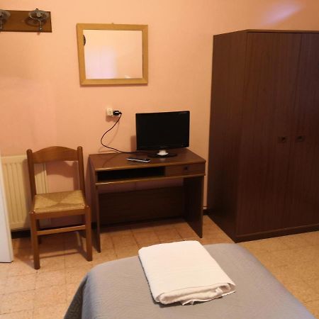 Trattoria Bar Oasi Hotel Pocenia Ngoại thất bức ảnh