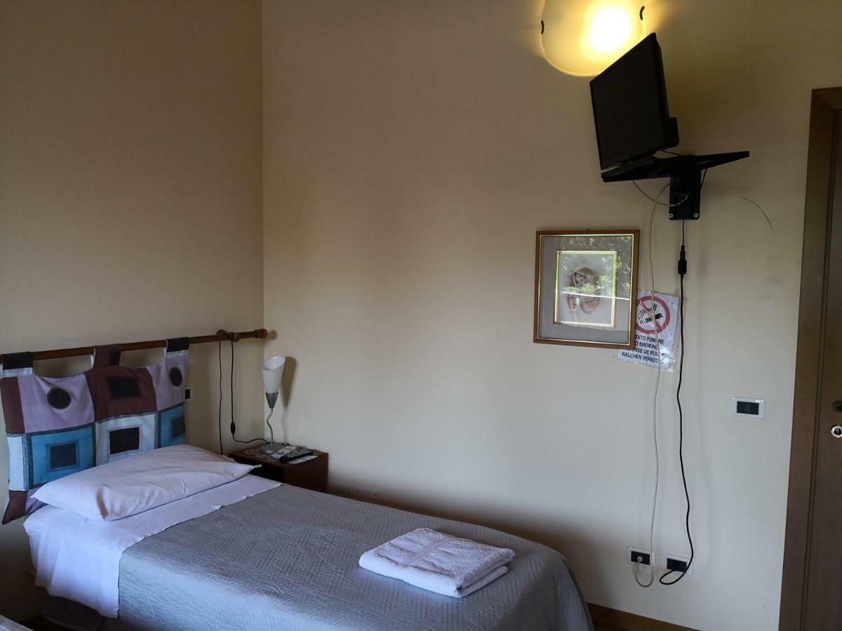 Trattoria Bar Oasi Hotel Pocenia Ngoại thất bức ảnh