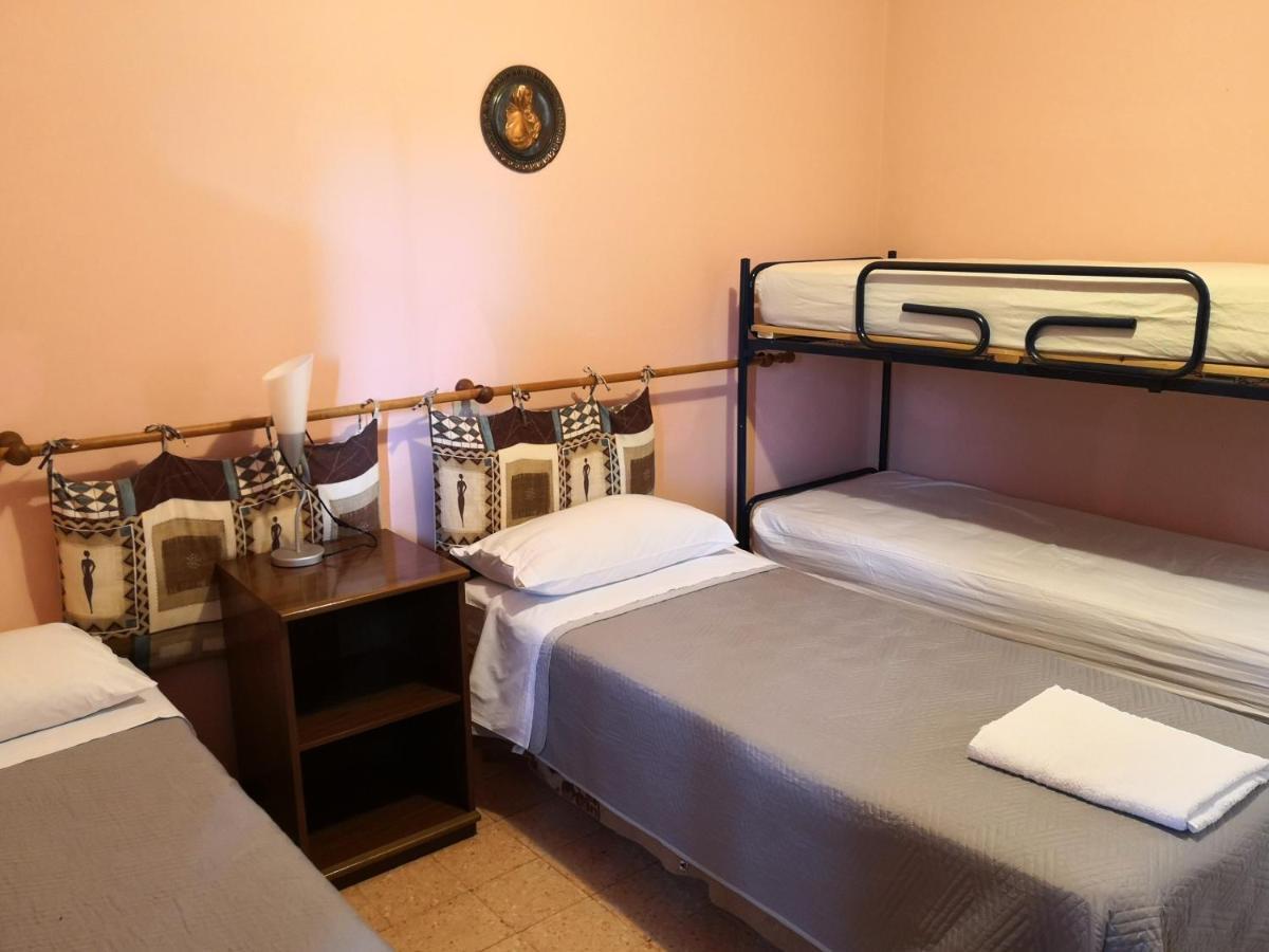 Trattoria Bar Oasi Hotel Pocenia Ngoại thất bức ảnh