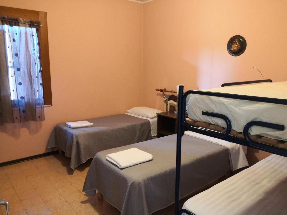 Trattoria Bar Oasi Hotel Pocenia Ngoại thất bức ảnh